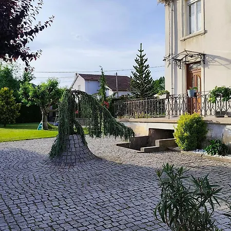 Deux Avec Entree Independante, Acces A Un Jardin - Fr-1-589-817 *
