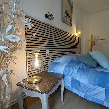 Deux Avec Entree Independante, Acces A Un Jardin - Fr-1-589-817 *