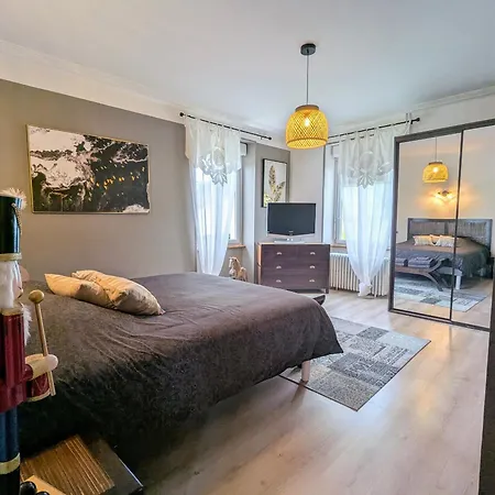 Deux Avec Entrée Indépendante, Accès à Un Jardin - Fr-1-589-817 3*