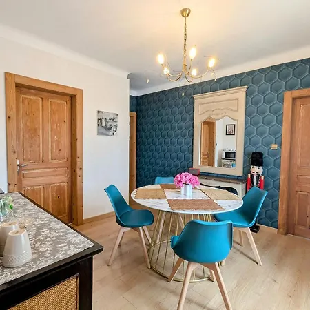 Deux Avec Entrée Indépendante, Accès à Un Jardin - Fr-1-589-817 3*