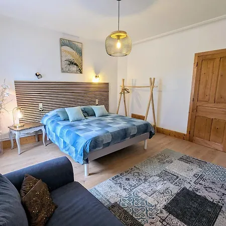 Deux Avec Entrée Indépendante, Accès à Un Jardin - Fr-1-589-817